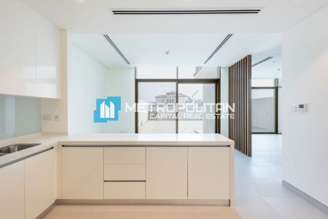 3 bedrooms Townhouse in Abu Dhabi, UAE No. 144189 6