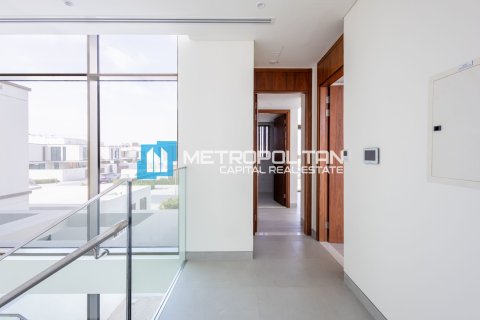 3 bedrooms Townhouse in Abu Dhabi, UAE No. 144189 9