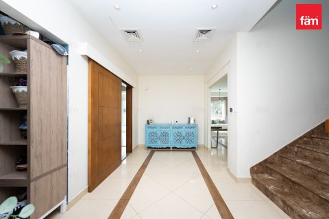Villa de 3 dormitorios en Dubai, UAE No. 166630 4