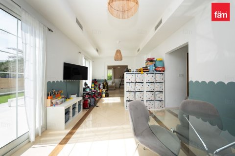 Villa de 3 dormitorios en Dubai, UAE No. 166630 9