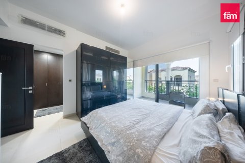 Villa de 3 dormitorios en Dubai, UAE No. 166631 10