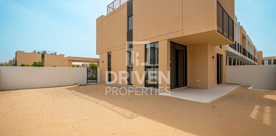 Вилла с 4 спальнями в EMAAR South, ОАЭ №204680