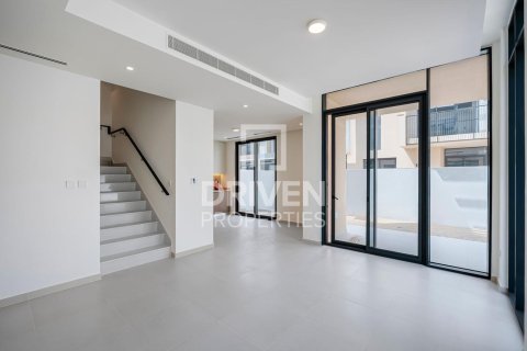 Вилла с 4 спальнями в EMAAR South, ОАЭ №204680 4