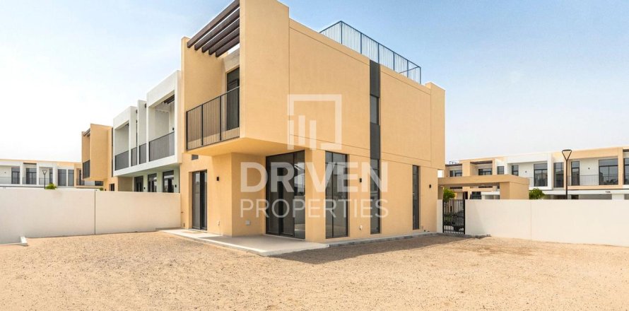 Villa de 4 dormitorios en EMAAR South, UAE No. 204681