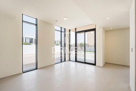 Villa de 4 dormitorios en EMAAR South, UAE No. 204681 4