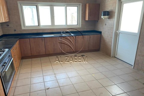 Villa de 5 dormitorios en Marina Village, UAE No. 90093 18