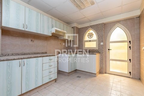 Edificio de 1005.68m² en Dubai Investment Park, UAE No. 191276 12