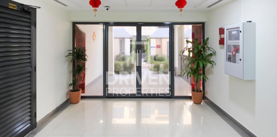 Edificio de 1005.68m² en Dubai Investment Park, UAE No. 191274