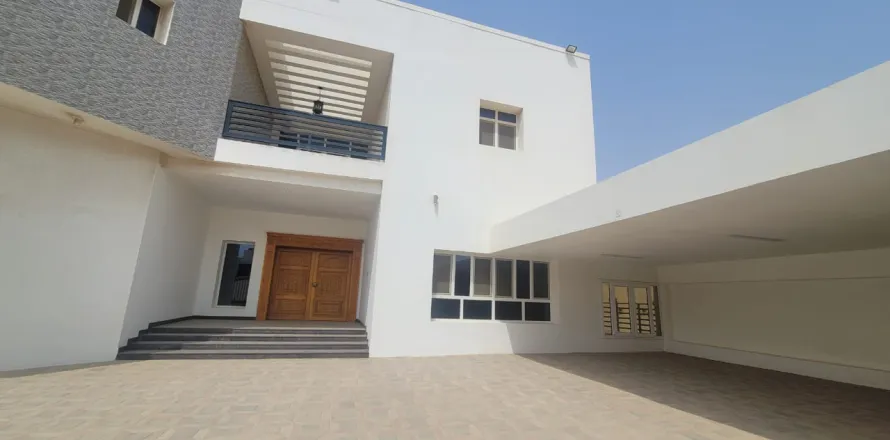 Villa de 6 dormitorios en As Sib, Oman No. 108496