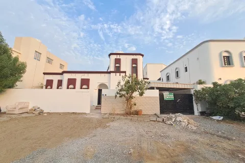 3 bedrooms Villa in Muscat, Oman No. 108495 2