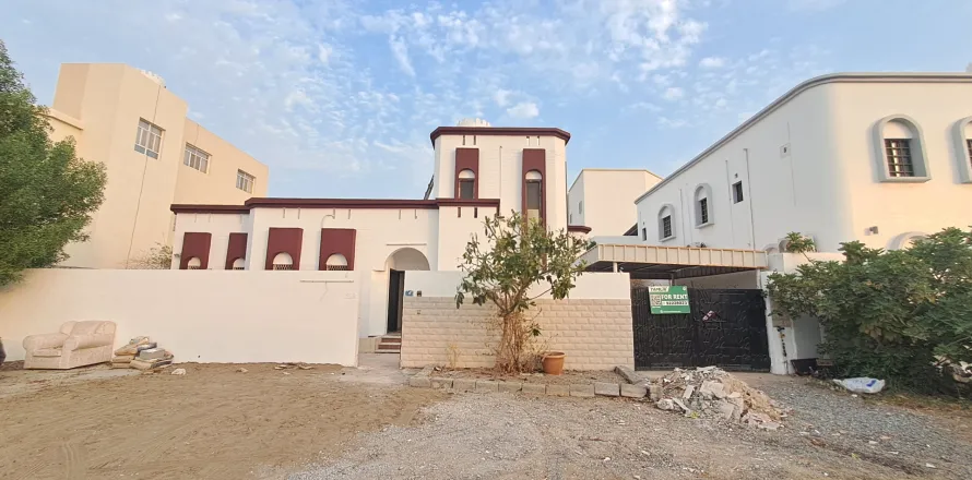 3 bedrooms Villa in Muscat, Oman No. 108495