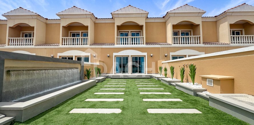 2 bedrooms Townhouse in Jumeirah Village Triangle, UAE No. 164754