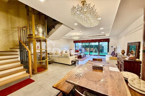 4 bedrooms Villa in District 10, UAE No. 164755