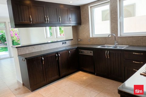 Вилла с 3 спальнями в Jumeirah Park, ОАЭ №165570 14