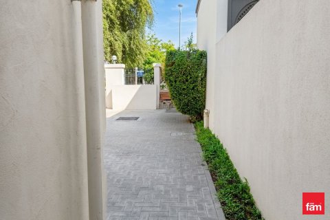 Вилла с 3 спальнями в Jumeirah Park, ОАЭ №165570 15
