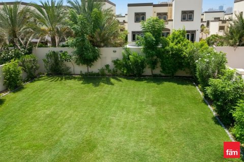 Вилла с 3 спальнями в Jumeirah Park, ОАЭ №165570