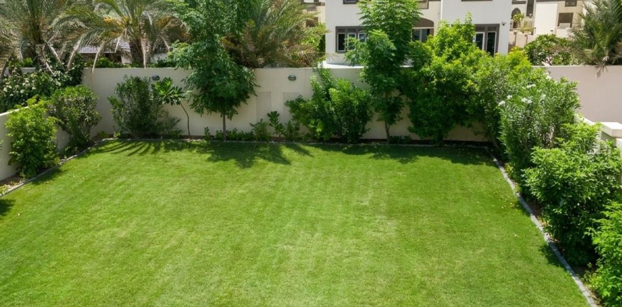 Вилла с 3 спальнями в Jumeirah Park, ОАЭ №165570