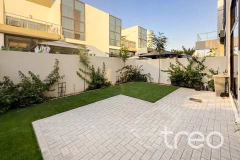 Villa de 4 dormitorios en Mohammed Bin Rashid City, UAE No. 174154