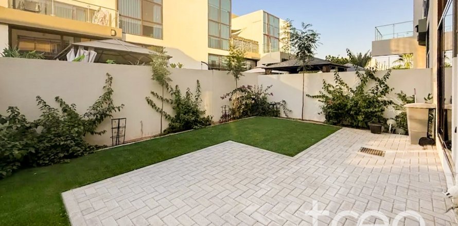 Villa de 4 dormitorios en Mohammed Bin Rashid City, UAE No. 174154