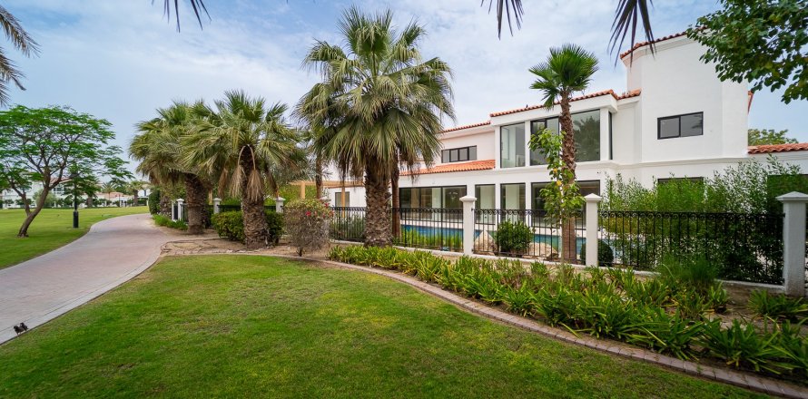 Villa de 6 chambres à Dubai Investment Park, UAE No. 156515