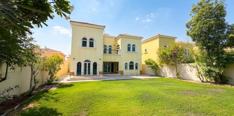 Villa de 3 dormitorios en Jumeirah Park, UAE No. 166360