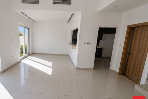 Townhouse de 2 dormitorios en Dubai, UAE No. 205200