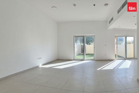Townhouse de 2 dormitorios en Dubai, UAE No. 205200 3