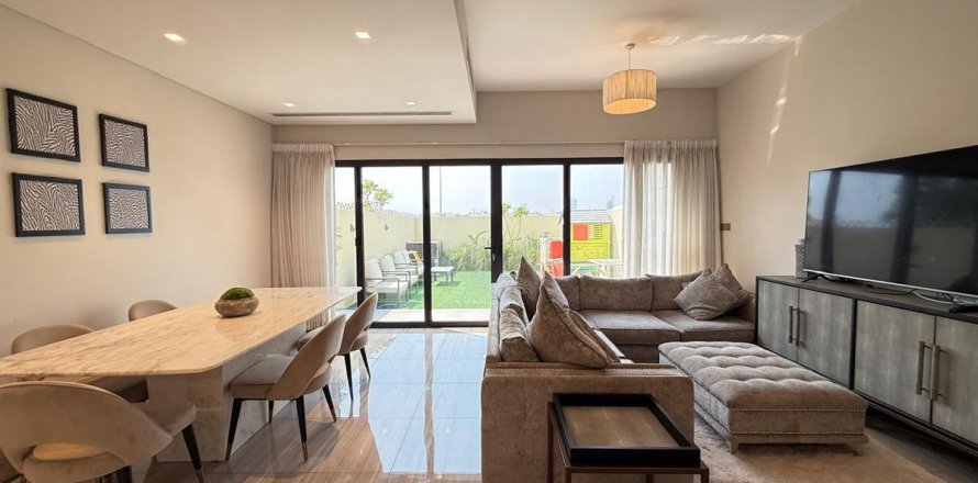 3 bedrooms Townhouse in Dubai, UAE No. 168047