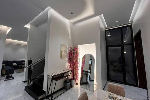 Villa de 6 dormitorios en Riyadh, Saudi Arabia No. 99493 14