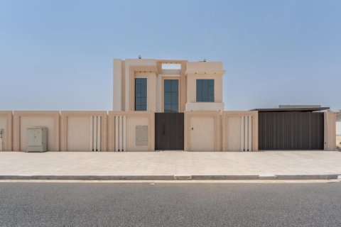 5 bedrooms Villa in Al Aweer, UAE No. 99905 2
