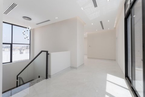5 bedrooms Villa in Al Aweer, UAE No. 99905 8