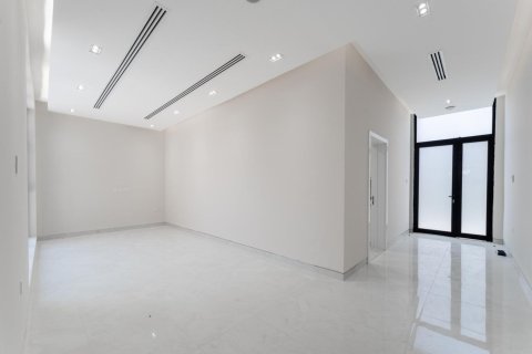 5 bedrooms Villa in Al Aweer, UAE No. 99905 13
