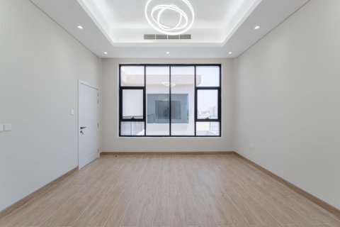 5 bedrooms Villa in Al Aweer, UAE No. 99905 16