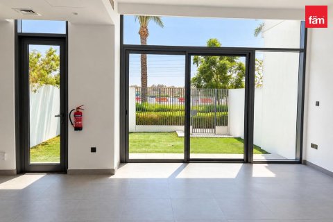 3 bedrooms Villa in Dubai, UAE No. 210139 3