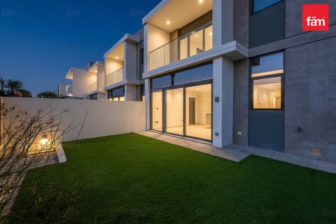 3 bedrooms Villa in Dubai, UAE No. 210139
