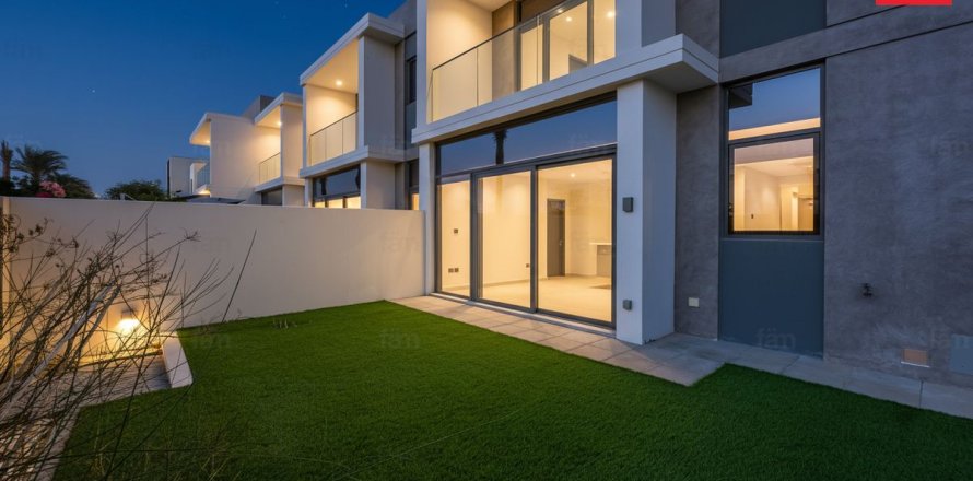 3 bedrooms Villa in Dubai, UAE No. 210139
