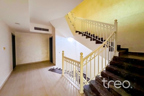 5 bedrooms Villa in Hacienda, UAE No. 199038 8