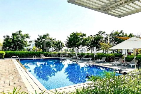 Квартира с 2 спальнями в EMAAR South, ОАЭ №155421 3