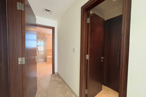 3 bedrooms Villa in Dubai, UAE No. 151119 9