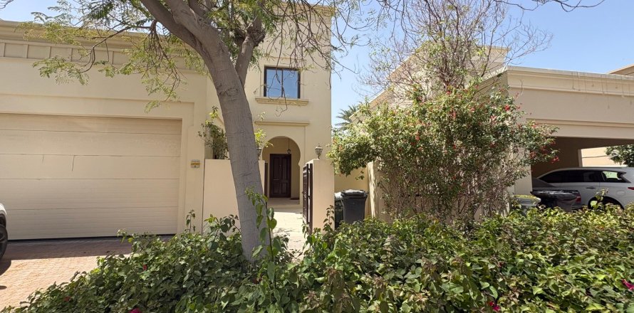 3 bedrooms Villa in Dubai, UAE No. 151119