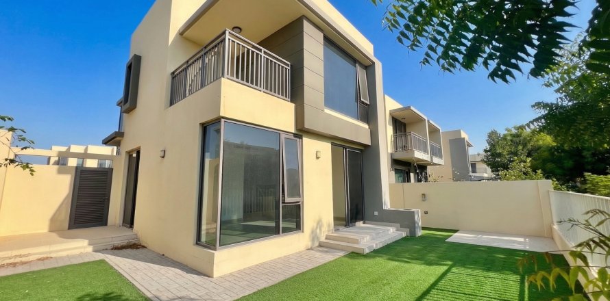 4 bedrooms Townhouse in Dubai, UAE No. 151118