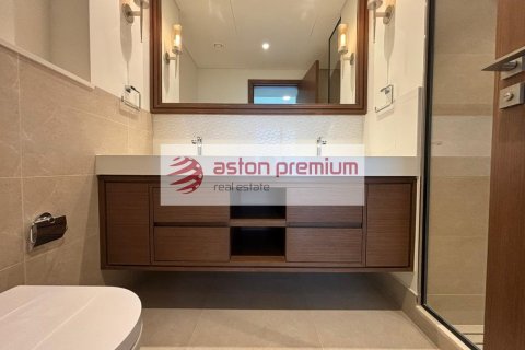 Квартира с 2 спальнями в EMAAR Beachfront, ОАЭ №151414 17