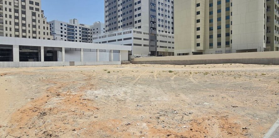 2880m² Land in Dubai, UAE No. 164341