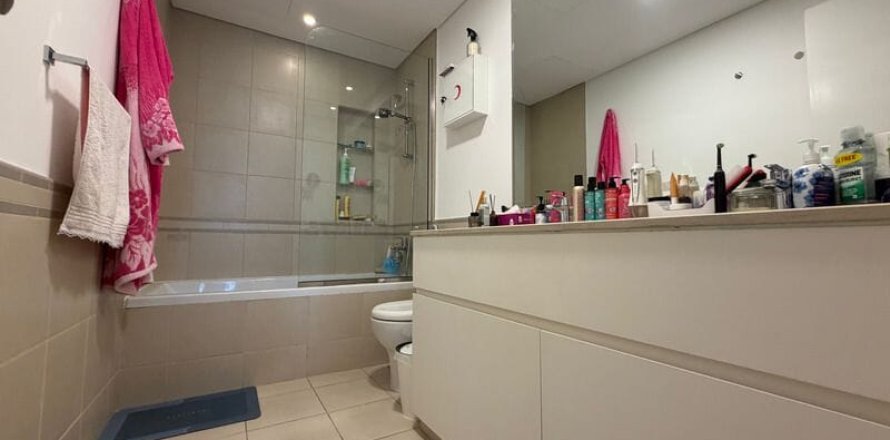 Квартира с 3 спальнями в Zahra Apartments, ОАЭ №165919