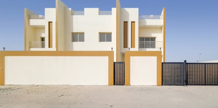 2 bedrooms Villa in Jebel Ali, UAE No. 2265