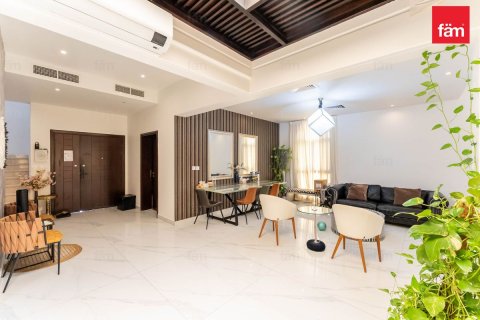Villa de 4 dormitorios en Dubai, UAE No. 185218 3