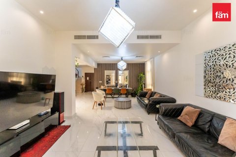 Villa de 4 dormitorios en Dubai, UAE No. 185218 9