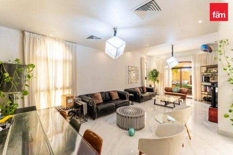 Villa de 4 dormitorios en Dubai, UAE No. 185218