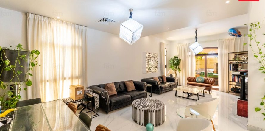 Villa de 4 dormitorios en Dubai, UAE No. 185218