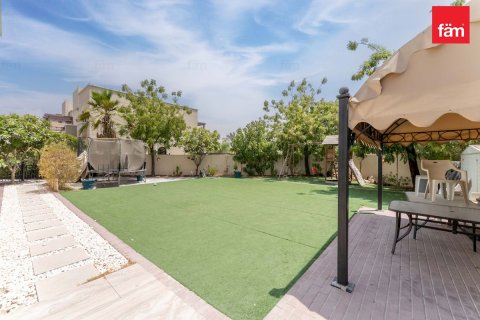 Villa de 4 dormitorios en Dubai, UAE No. 185218 15